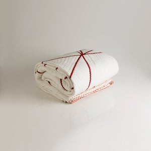 RED LINES OVER WHITE QUILT SET - We Are Polen